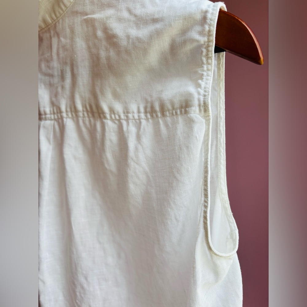 Uniqlo linen sleeveless top - Picture 7 of 9